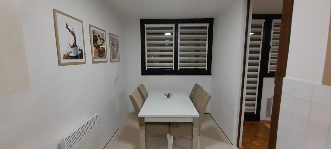 Cozy And Sunny Apartment Near The Airport Sarajevo Exterior foto